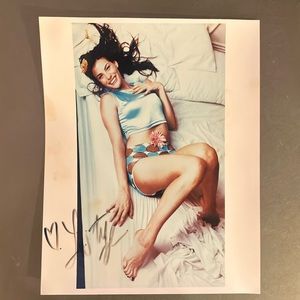 Signed Liv Tyler 8x10 AGFA glossy photo